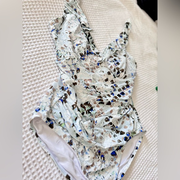 DKNY Ruffle Plunge Underwire Tummy Control One Piece Swimsuit White Swimwear - Picture 11 of 16